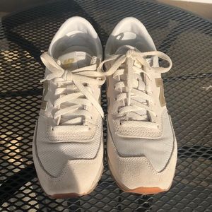 New Balance Women’s 620 Sneakers, Size 9